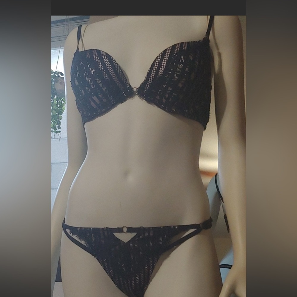 Victoria’s Secret Very Sexy Push-up Bra & Panty Set VS Fishnet & Lace Stripes 🆕 - Picture 3 of 16